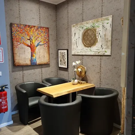 Nacht-quartier Hotel *